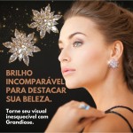 Brinco Feminino "Grandiose" Cravejado em Zircônias – Semijoia de 4cm em Cobre com Design Elegante e Luxuoso – Brilho Intenso para Looks Modernos e Sofisticados – Acompanha Bolsa de Veludo