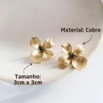 Brinco "Flor Ixora" Feminino Dourado 3cm em Cobre – Elegância, Sofisticação e Delicadeza - Acompanha Bolsa de Veludo - Imagem 2