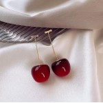 Brincos Elegantes em Forma de Cereja, Pingente Longo Vermelho Brilhante, Decorativo para Mulheres, Design Minimalista Dourado - Imagem 2