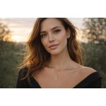 Colar Feminino com Letra Inicial – Pingente Personalizado Elegante – Corrente Semi Joia Banhada a Ouro 18K – Presente Sofisticado para Mulher - Stella Vilela Semi Joias - Imagem 3