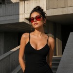 Óculos De Sol Retrô Com Lente Vermelha E Armação Preta Confortável - Imagem 4